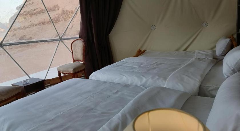 Wadi Rum Bubble Tent & Bedouin Style Oda fotoğraf